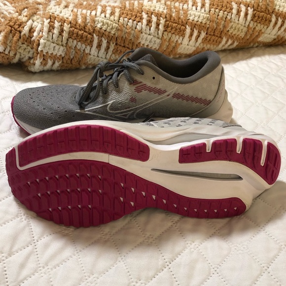 Mizuno Enerzy Wave Inspire 19 Tennis Shoes - Picture 3 of 9